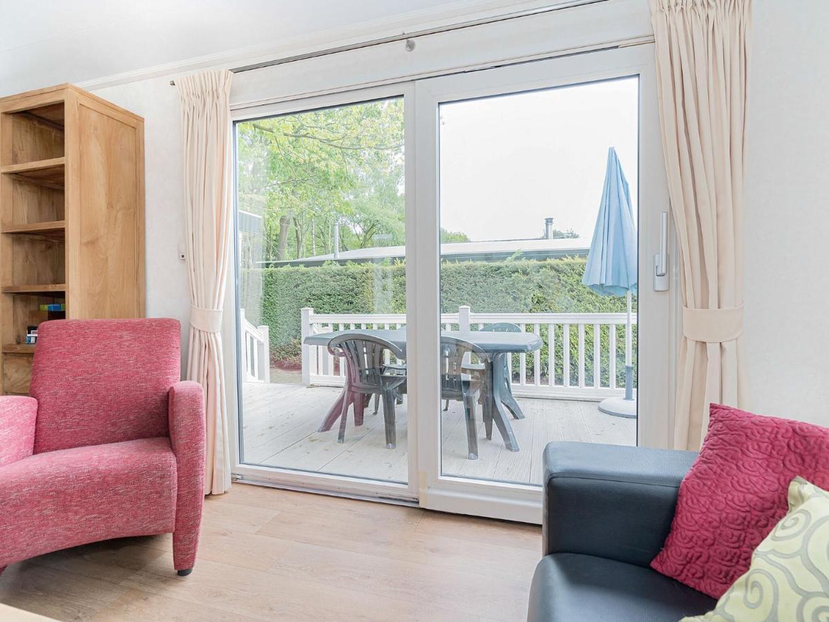 Comfortable Chalet With A Terrace At 3 Km From バールレ・ナッサウ エクステリア 写真