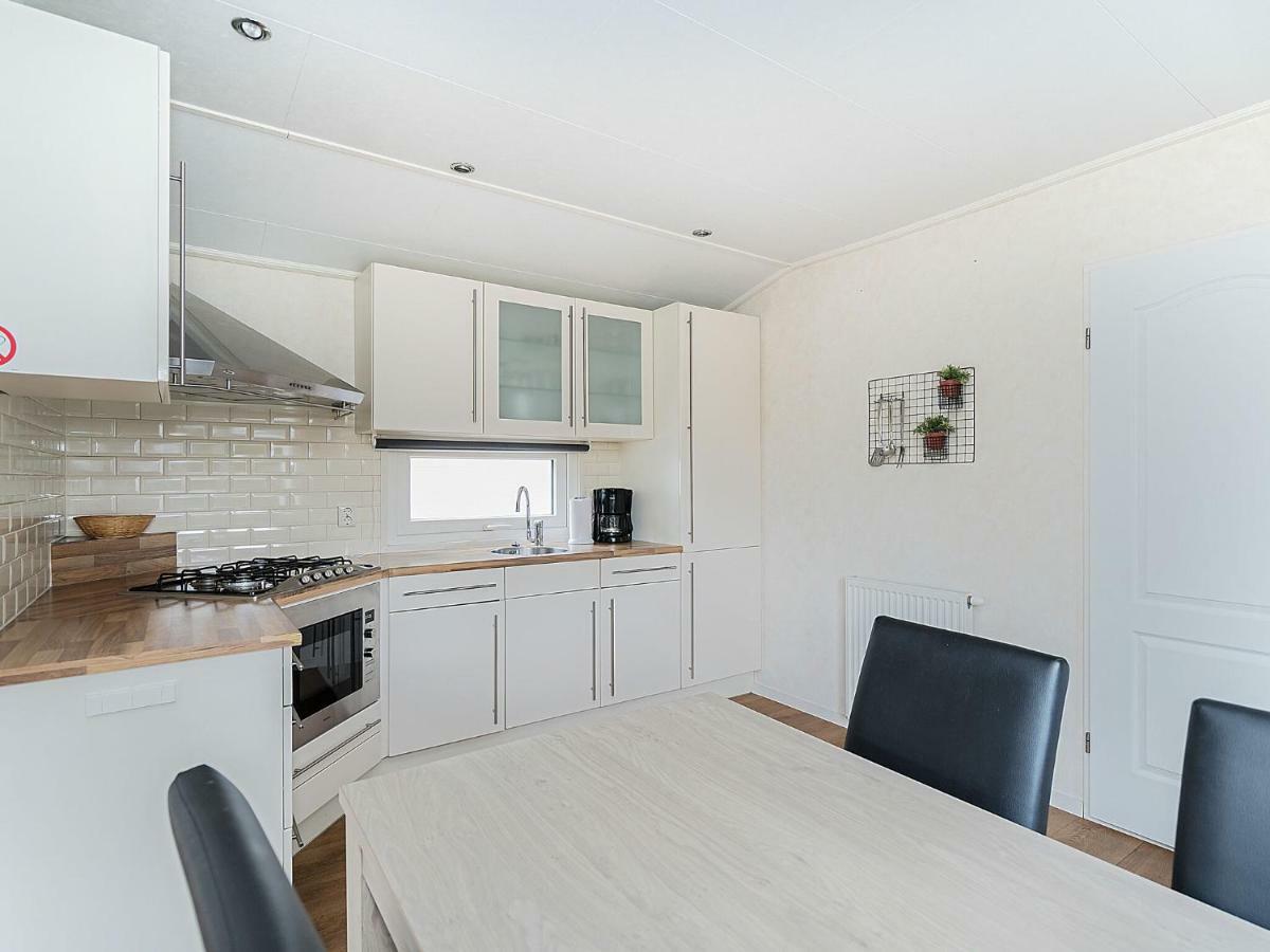 Comfortable Chalet With A Terrace At 3 Km From バールレ・ナッサウ エクステリア 写真